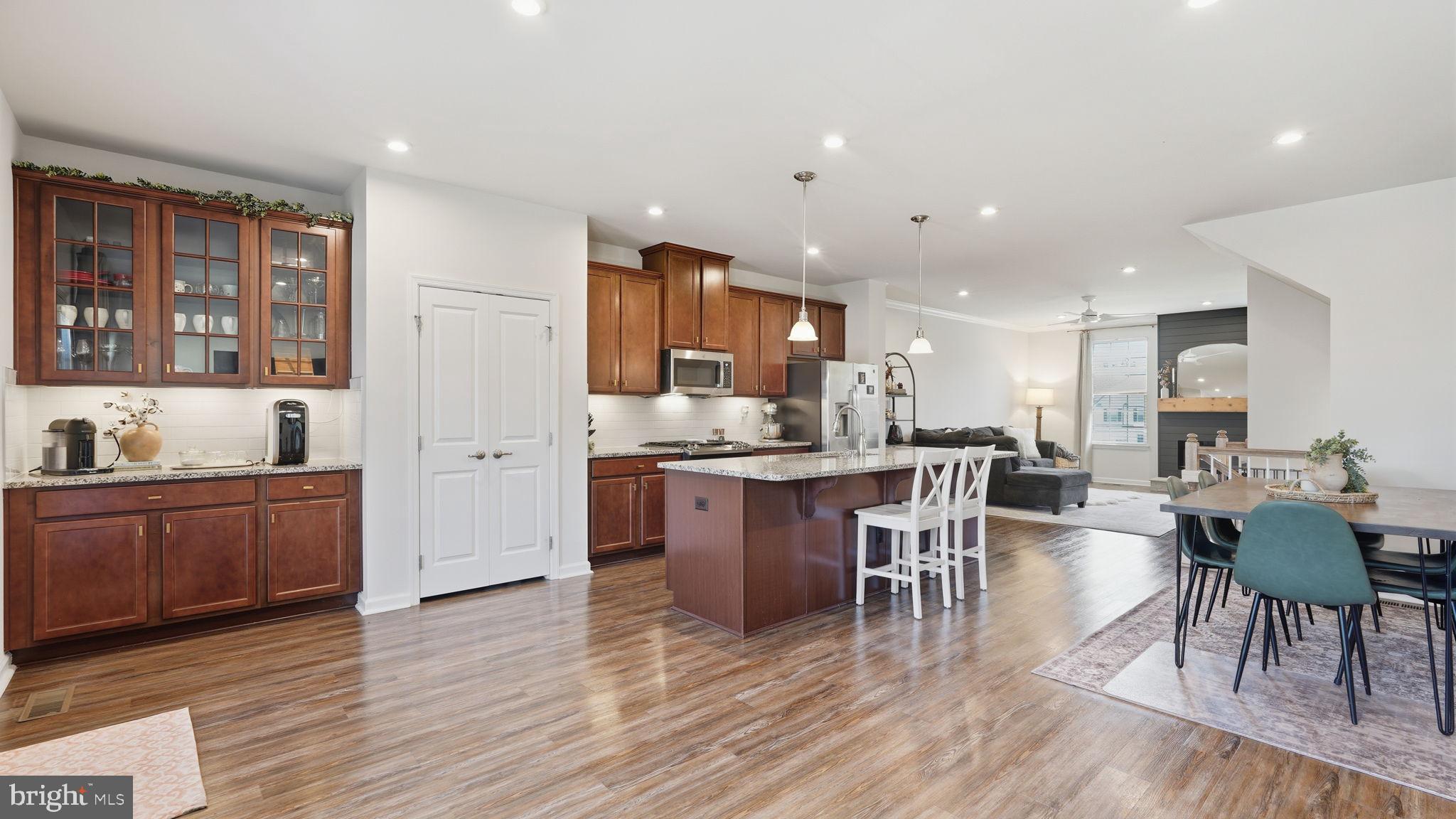 2190 Hemlock Bay Road Dumfries, VA 22026 - Photo 10 of 50 Main level. Kitchen w/butler aclove