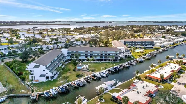 $2,250 | 9604 Cortez Road West, Unit 222, Bradenton, FL 34210