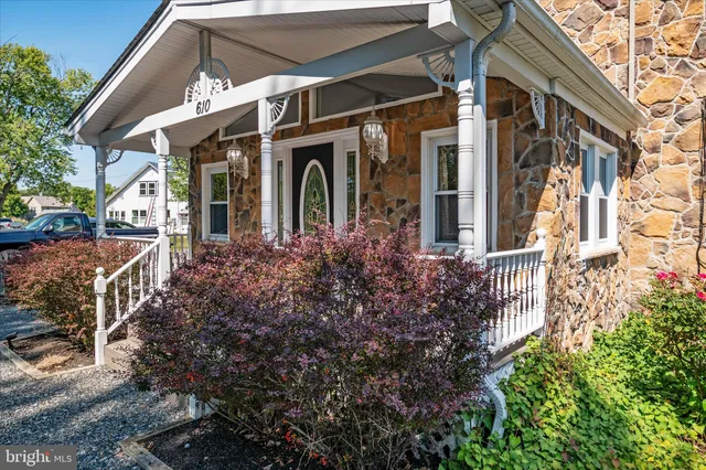 a view of a house with a yard and large tree