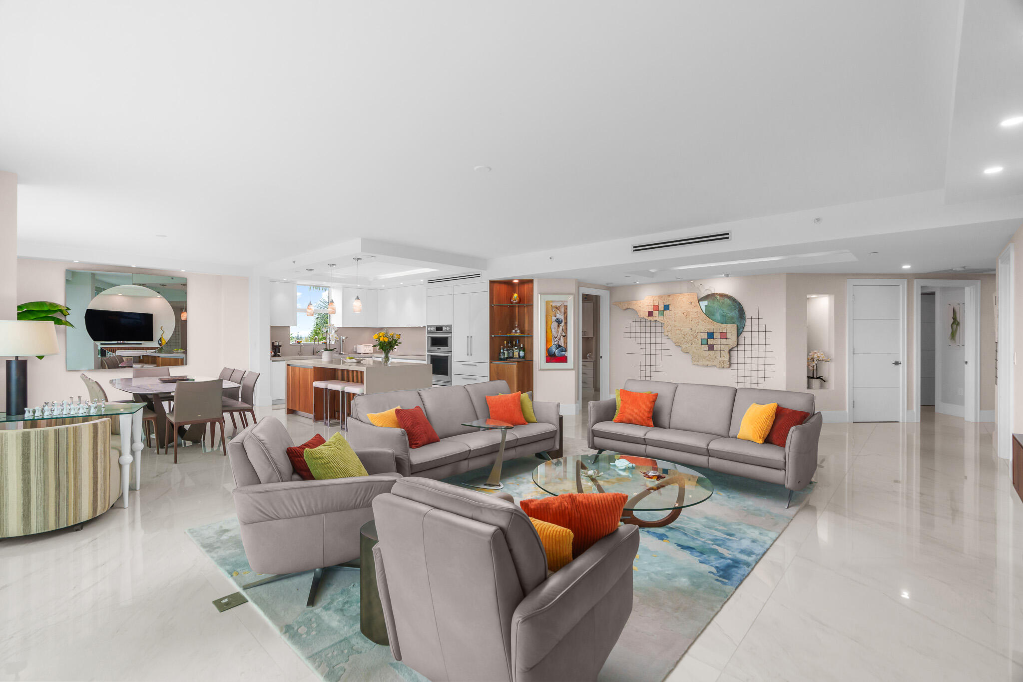 550 Southeast Mizner Boulevard, Unit B603 Boca Raton, FL 33432 - Photo 12 of 85 Living Room