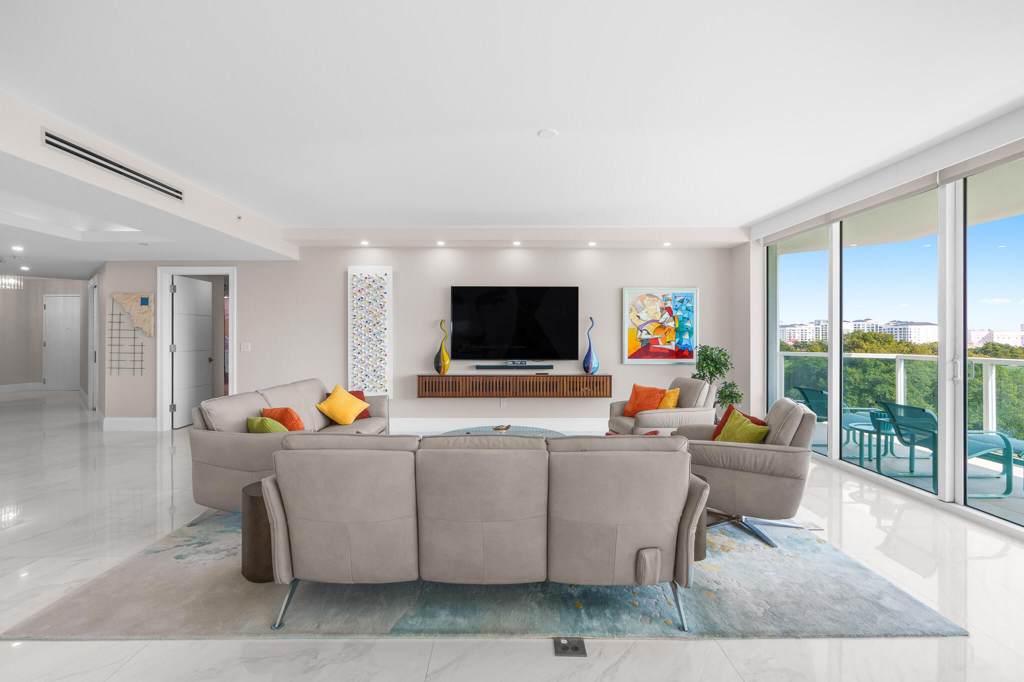 550 Southeast Mizner Boulevard, Unit B603 Boca Raton, FL 33432 - Photo 13 of 85 Living Room