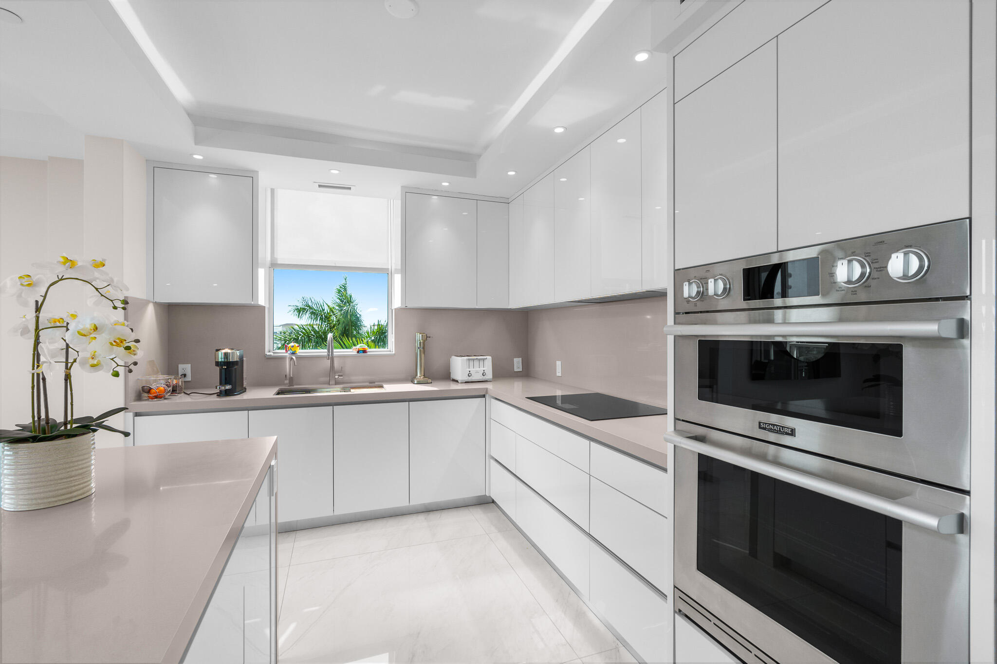 550 Southeast Mizner Boulevard, Unit B603 Boca Raton, FL 33432 - Photo 29 of 85 Kitchen