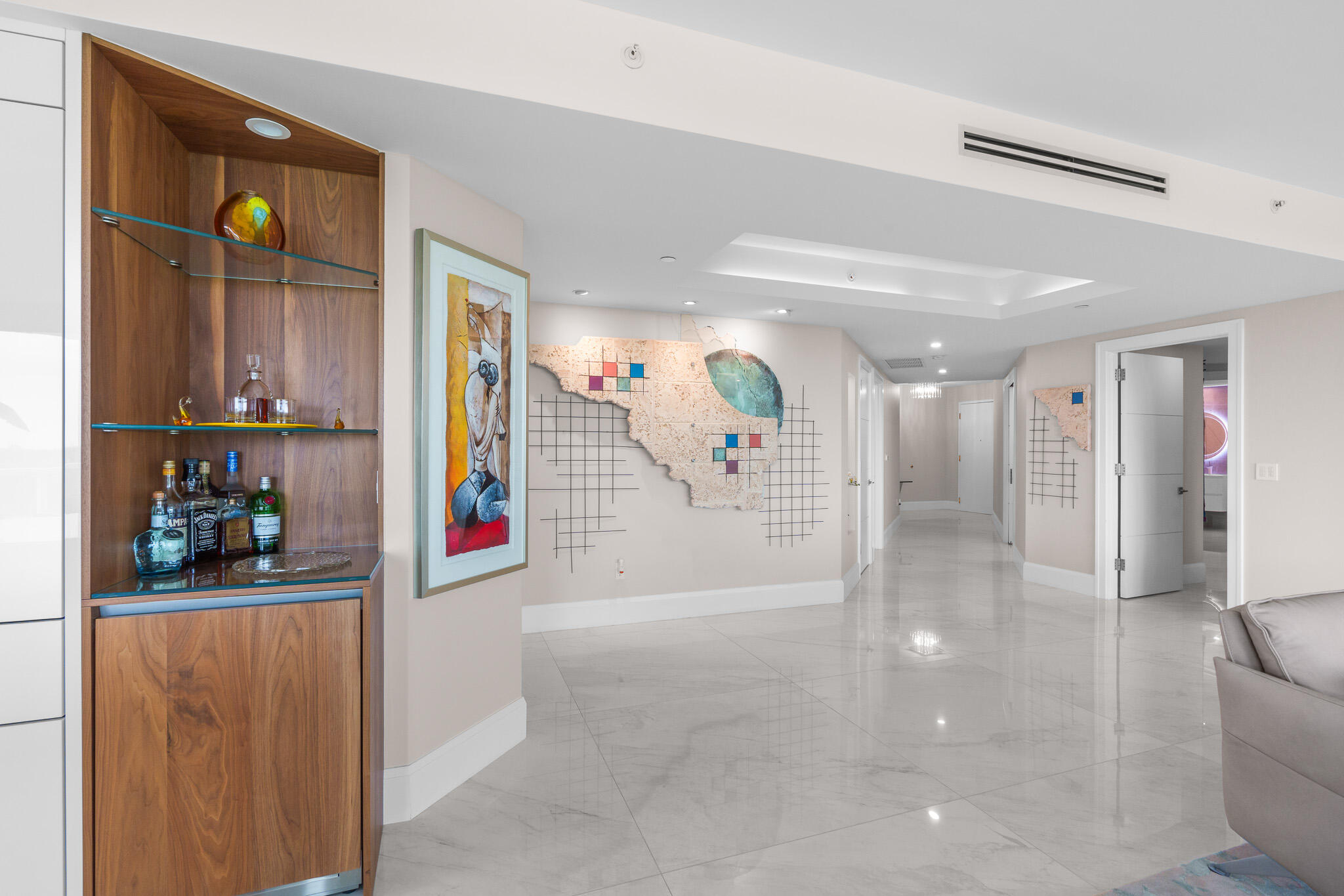 550 Southeast Mizner Boulevard, Unit B603 Boca Raton, FL 33432 - Photo 30 of 85 Wine Bar with wine cooler