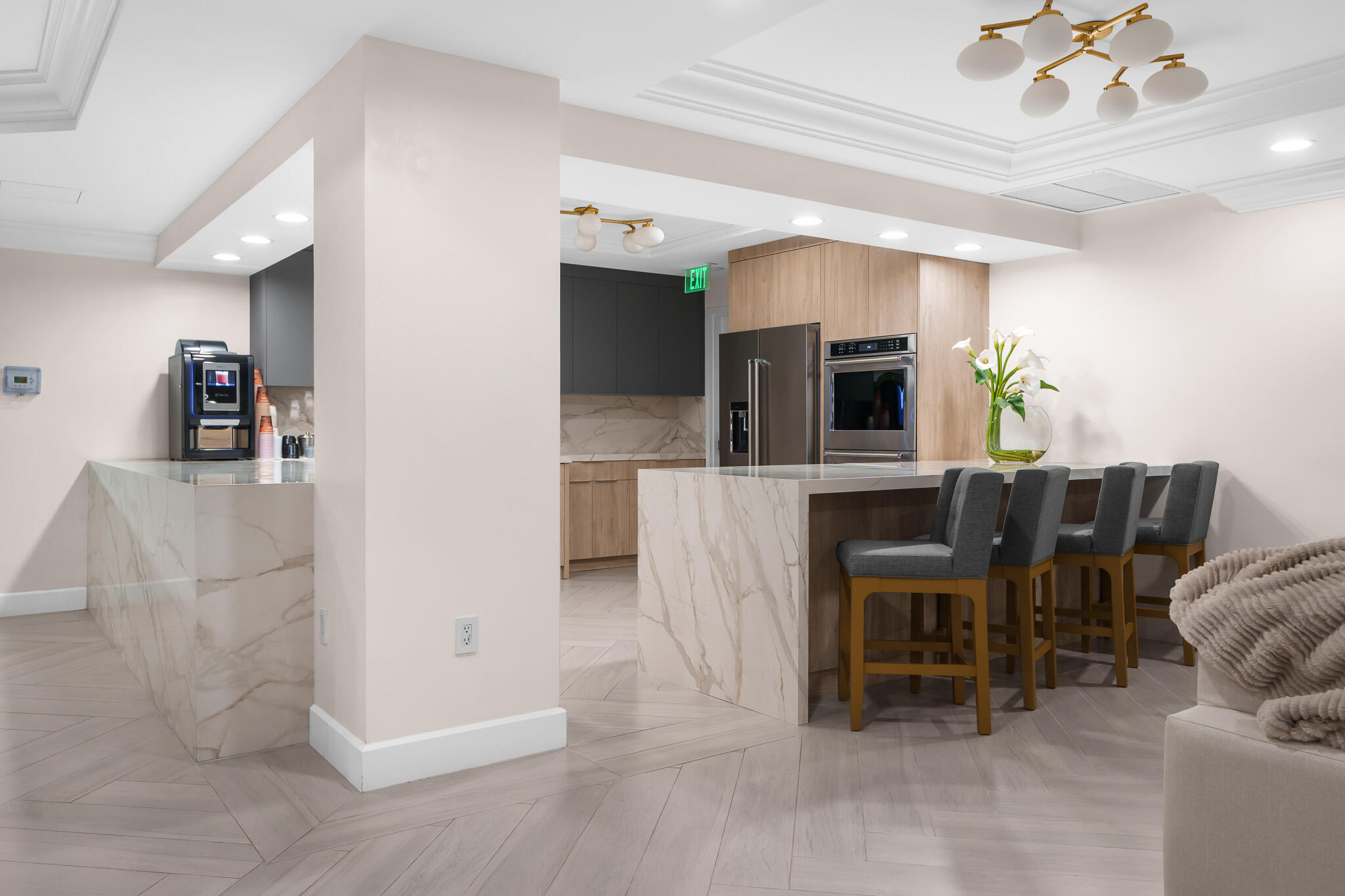 550 Southeast Mizner Boulevard, Unit B603 Boca Raton, FL 33432 - Photo 73 of 85 South Clubroom Coffee Bar/Kitchen