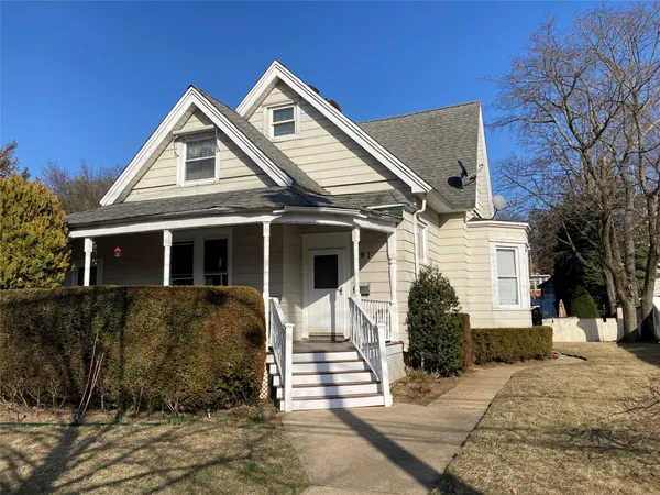 $795,000 | 291 South Street, Oyster Bay, NY 11771