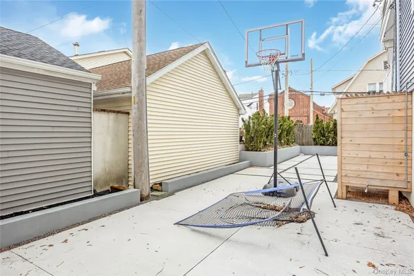 $5,000 | 714-716 West Beech Street, Unit MAIN, Long Beach, NY 11561