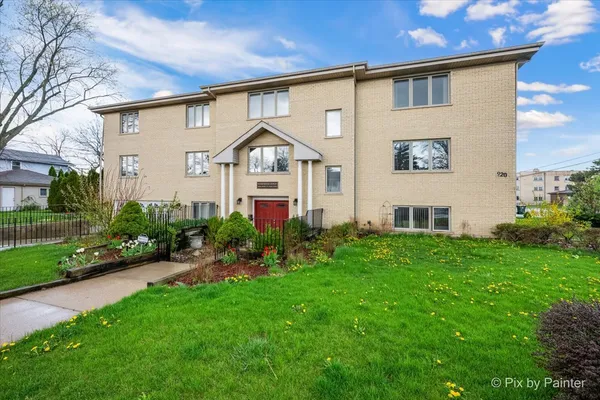 $1,250,000 | 920 North Northwest Highway, Park Ridge, IL 60068