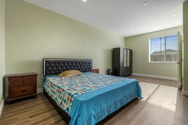 a view of a bedroom with closet