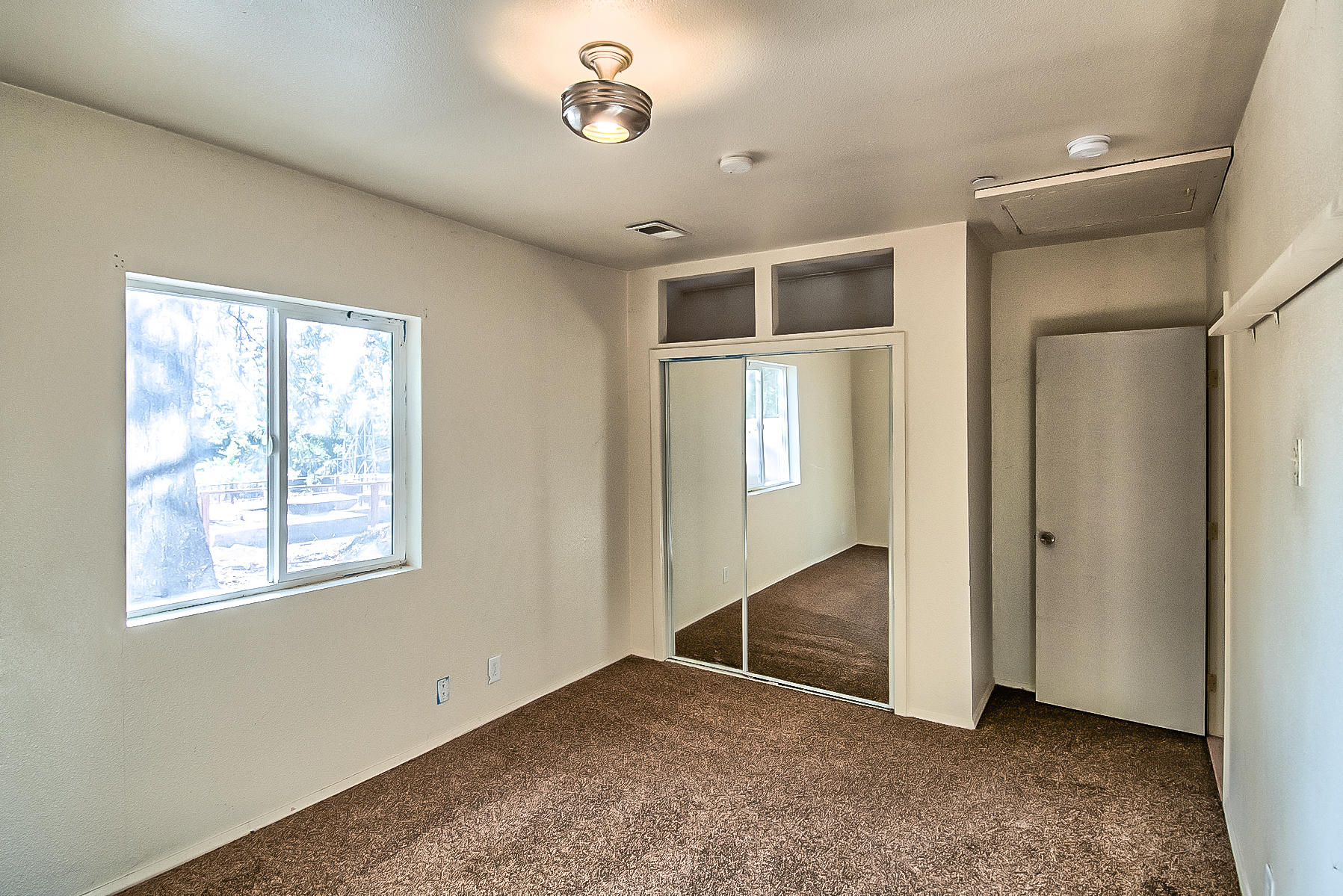 14681 Fern Road Whitmore, CA 96096 - Photo 20 of 37 an empty room with windows and closet