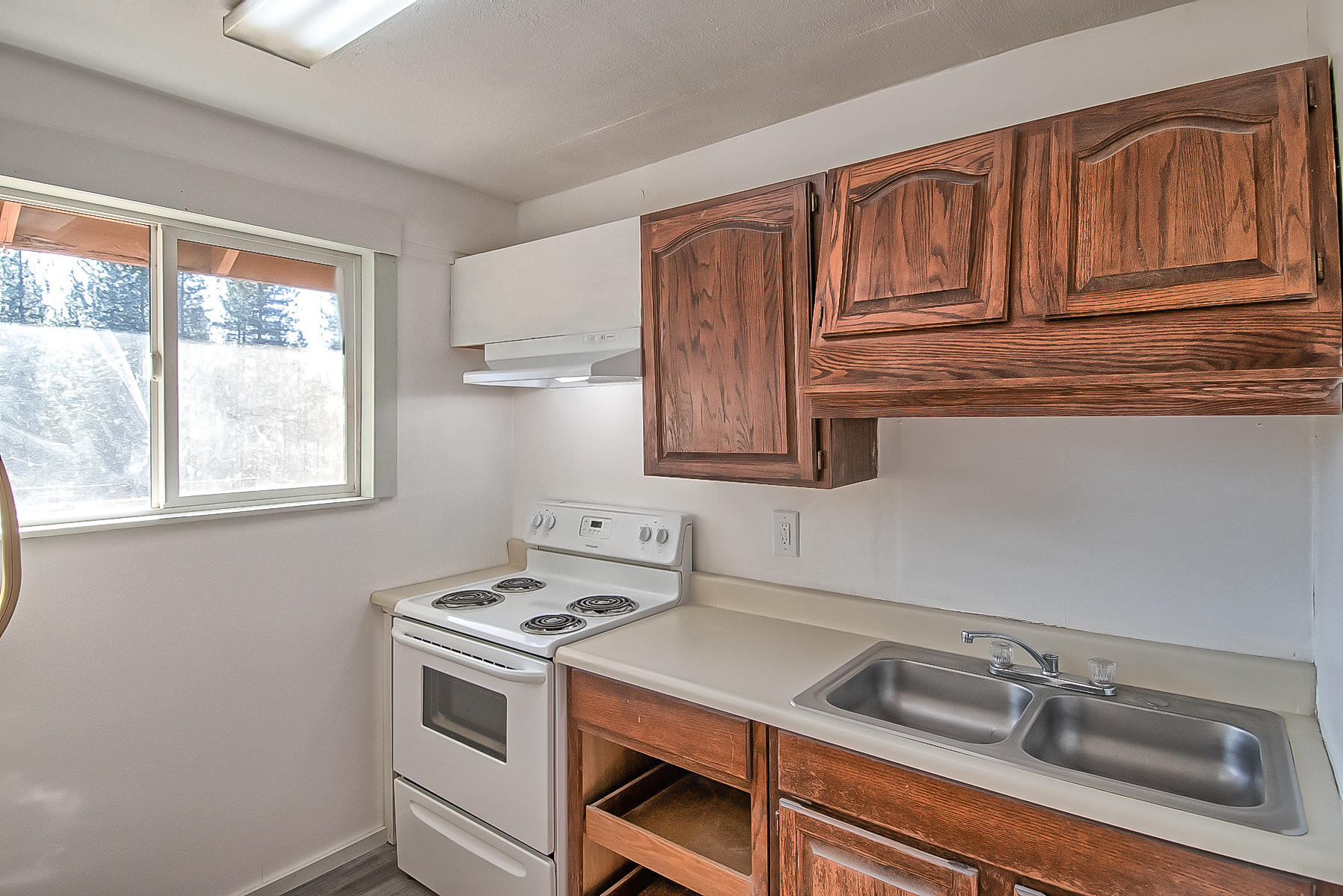 14681 Fern Road Whitmore, CA 96096 - Photo 8 of 37 a utility room with sink dryer and washer