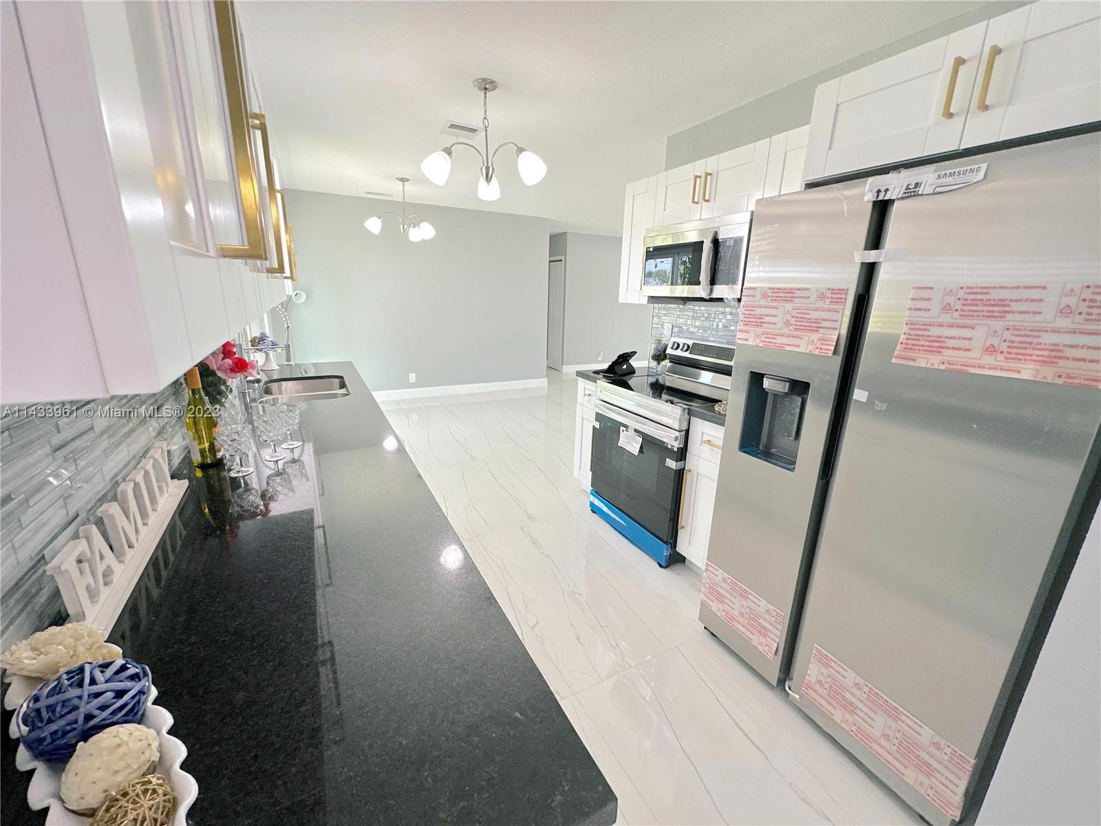 1460 Southwest 3rd Terrace Deerfield Beach, FL 33441 - Photo 29 of 100