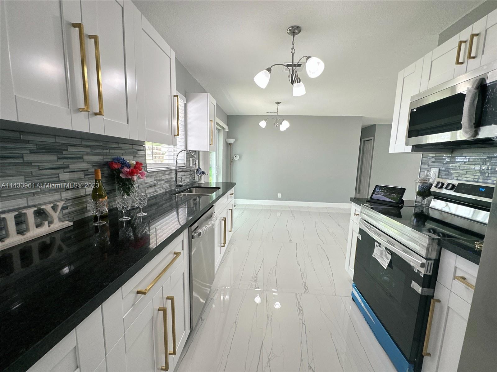 1460 Southwest 3rd Terrace Deerfield Beach, FL 33441 - Photo 34 of 100