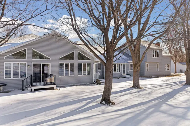 $285,000 | 2684 Lake Ct Drive, Unit 68, Mounds View, MN 55112