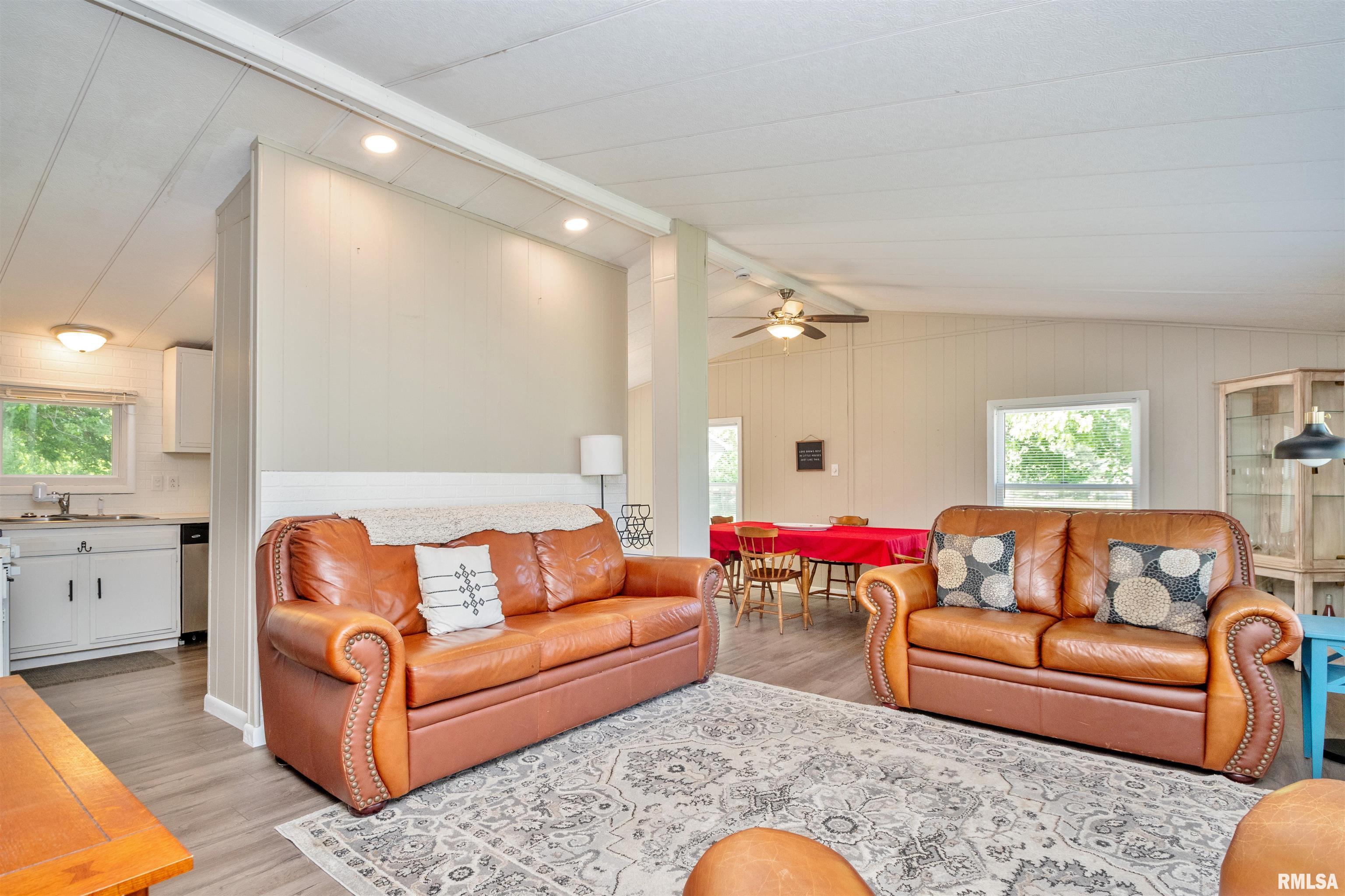 2401 Lakeview Road South Dahinda, IL 61428 - Photo 5 of 38