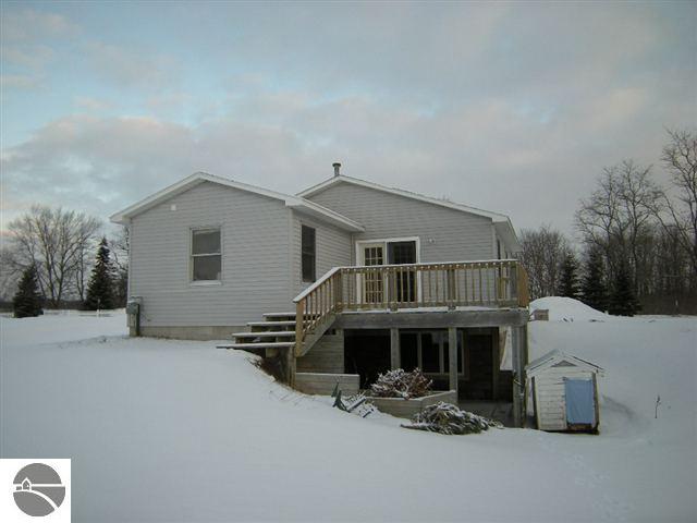 2096 East Potter Road Traverse City, MI 49696 - Photo 3 of 6 1702077-2.JPG