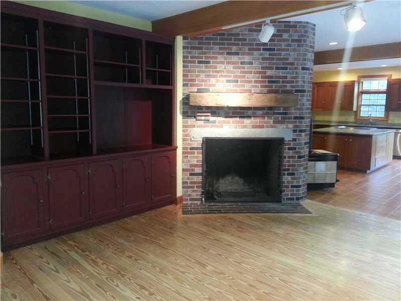 11 Village View Road Standish, ME 04084 - Photo 7 of 32 Living Room.