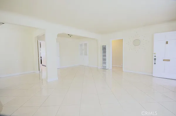 $3,000 | 2920 Los Flores Boulevard, Lynwood, CA 90262