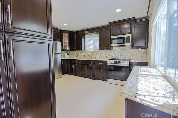 $3,000 | 2920 Los Flores Boulevard, Lynwood, CA 90262