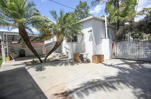 $3,000 | 2920 Los Flores Boulevard, Lynwood, CA 90262
