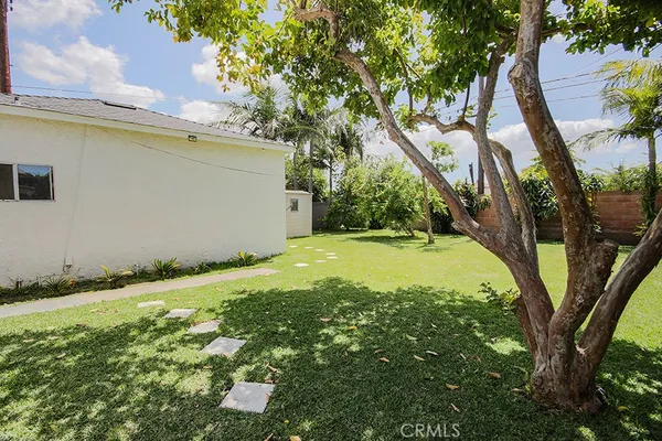 $3,000 | 2920 Los Flores Boulevard, Lynwood, CA 90262