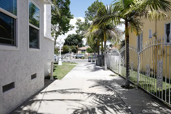 $3,000 | 2920 Los Flores Boulevard, Lynwood, CA 90262