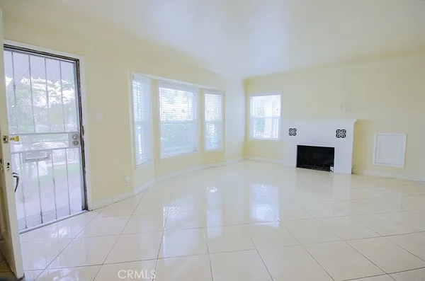 $3,000 | 2920 Los Flores Boulevard, Lynwood, CA 90262