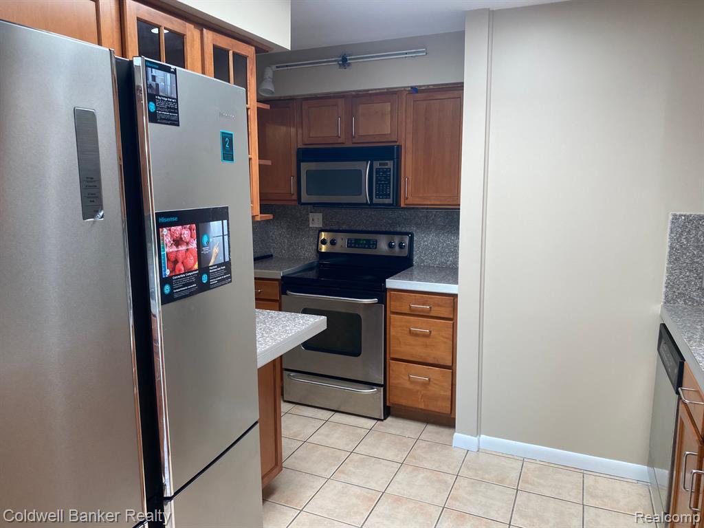 4045 West Maple Road, Unit 202 Bloomfield Hills, MI 48301 - Photo 8 of 23