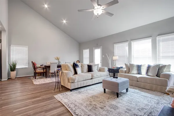 $299,000 | 1334 Eagle Pass Drive, Rosharon, TX 77583