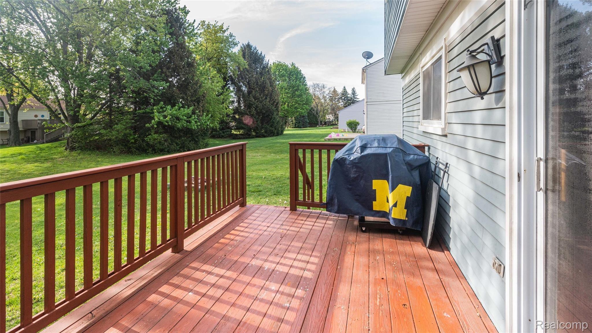 101 Dalton Drive Rochester, MI 48307 - Photo 7 of 44 Deck off nook