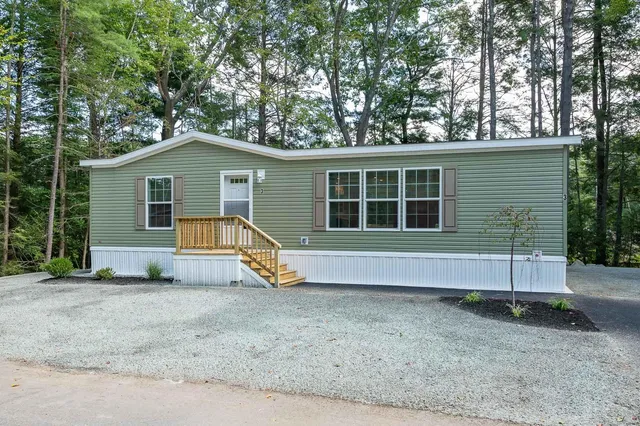 $359,900 | 3 Alison Circle, Hampton, NH 03842