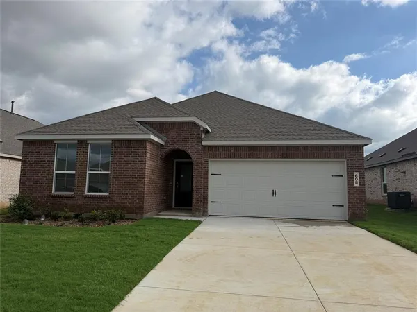 $2,200 | 608 Arabian Lane, Aubrey, TX 76227