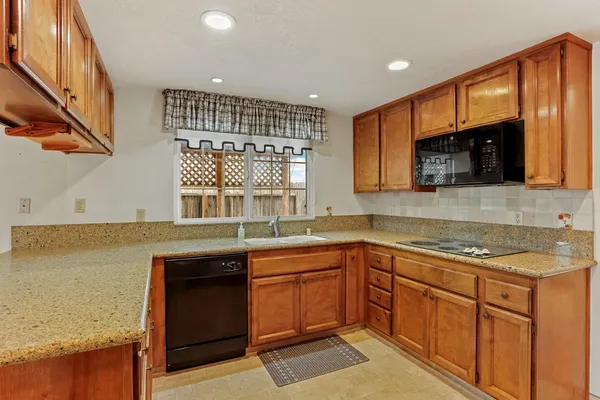 $590,000 | 929 Kapareil Drive, Tracy, CA 95376