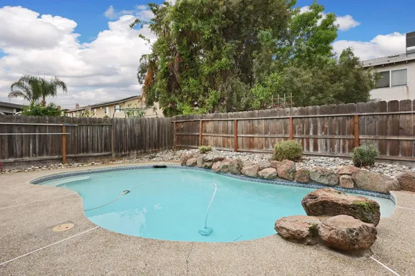 $590,000 | 929 Kapareil Drive, Tracy, CA 95376