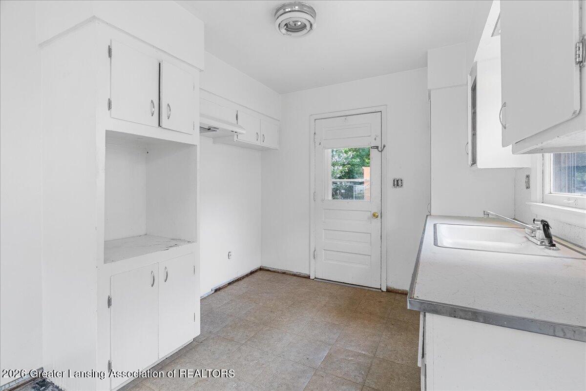 907 Reo Road Lansing, MI 48910 - Photo 12 of 28 11-Media Jett -04