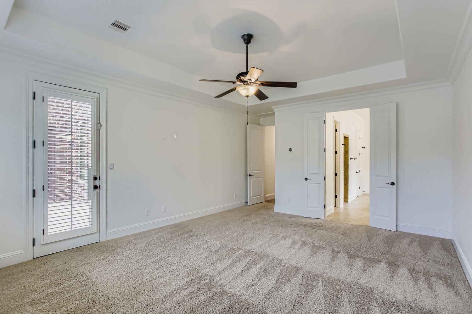 6 Freestone Stream Place The Woodlands, TX 77389 - Photo 27 of 50 a view of an empty room with a window