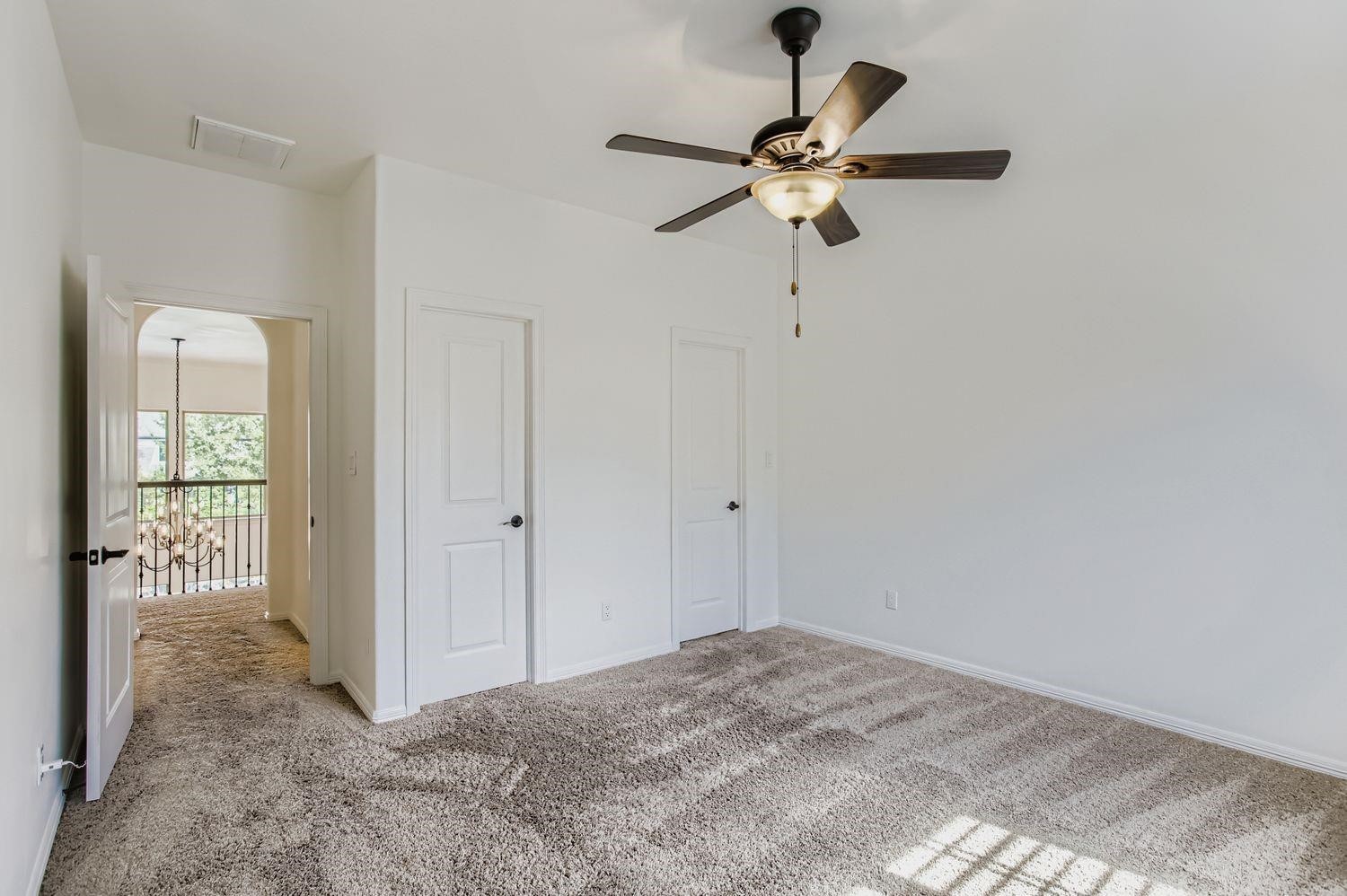 6 Freestone Stream Place The Woodlands, TX 77389 - Photo 39 of 50 a view of a livingroom with a chandelier fan and wooden floor