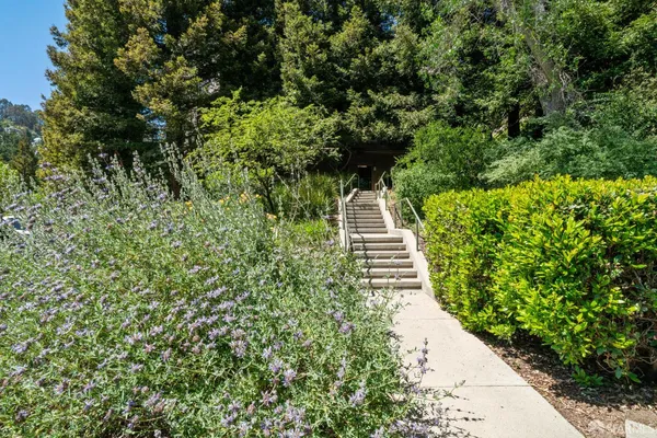 $3,800 | 220 Caldecott Lane, Unit 311, Oakland, CA 94618