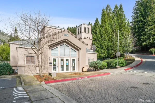 $3,800 | 220 Caldecott Lane, Unit 311, Oakland, CA 94618