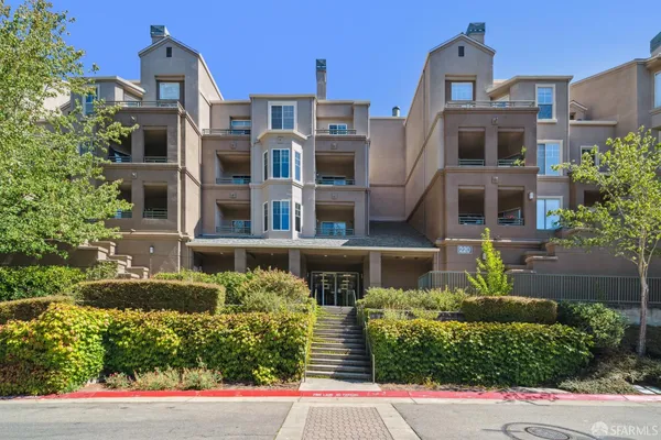 $3,800 | 220 Caldecott Lane, Unit 311, Oakland, CA 94618