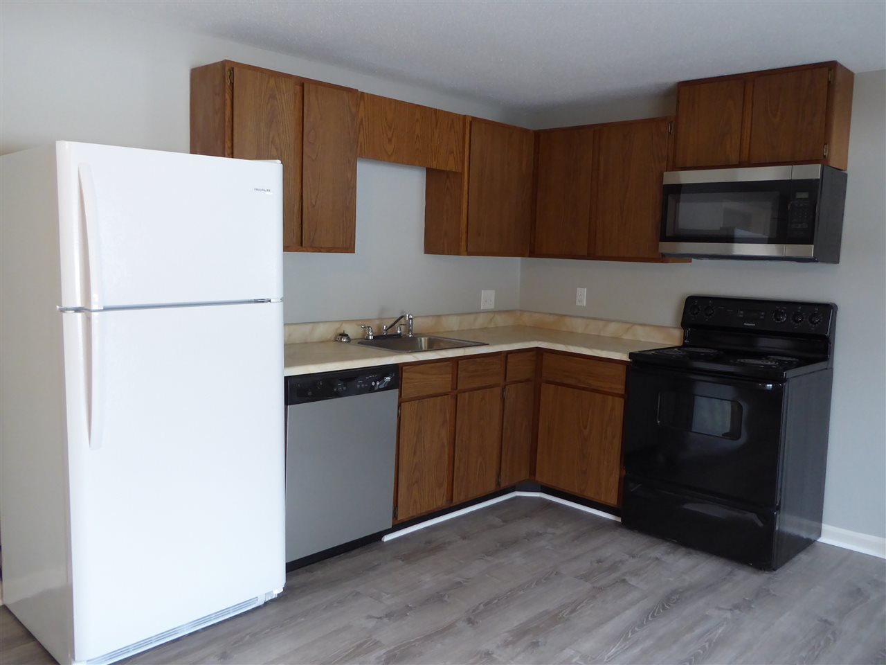 182 Plaistow Road, Unit 7 Plaistow, NH 03865 - Photo 2 of 29
