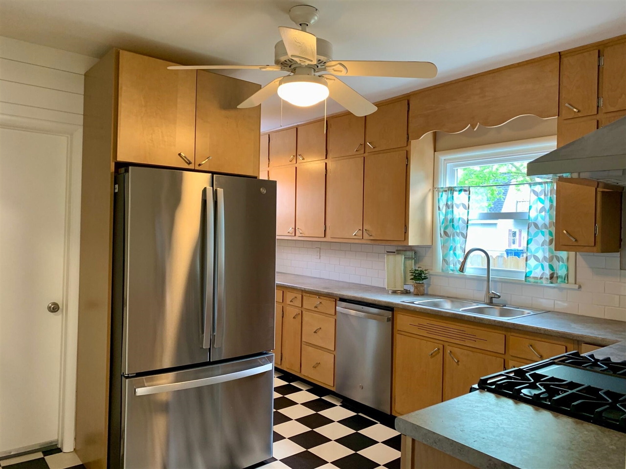 413 North Rath Avenue Ludington, MI 49431 - Photo 10 of 35
