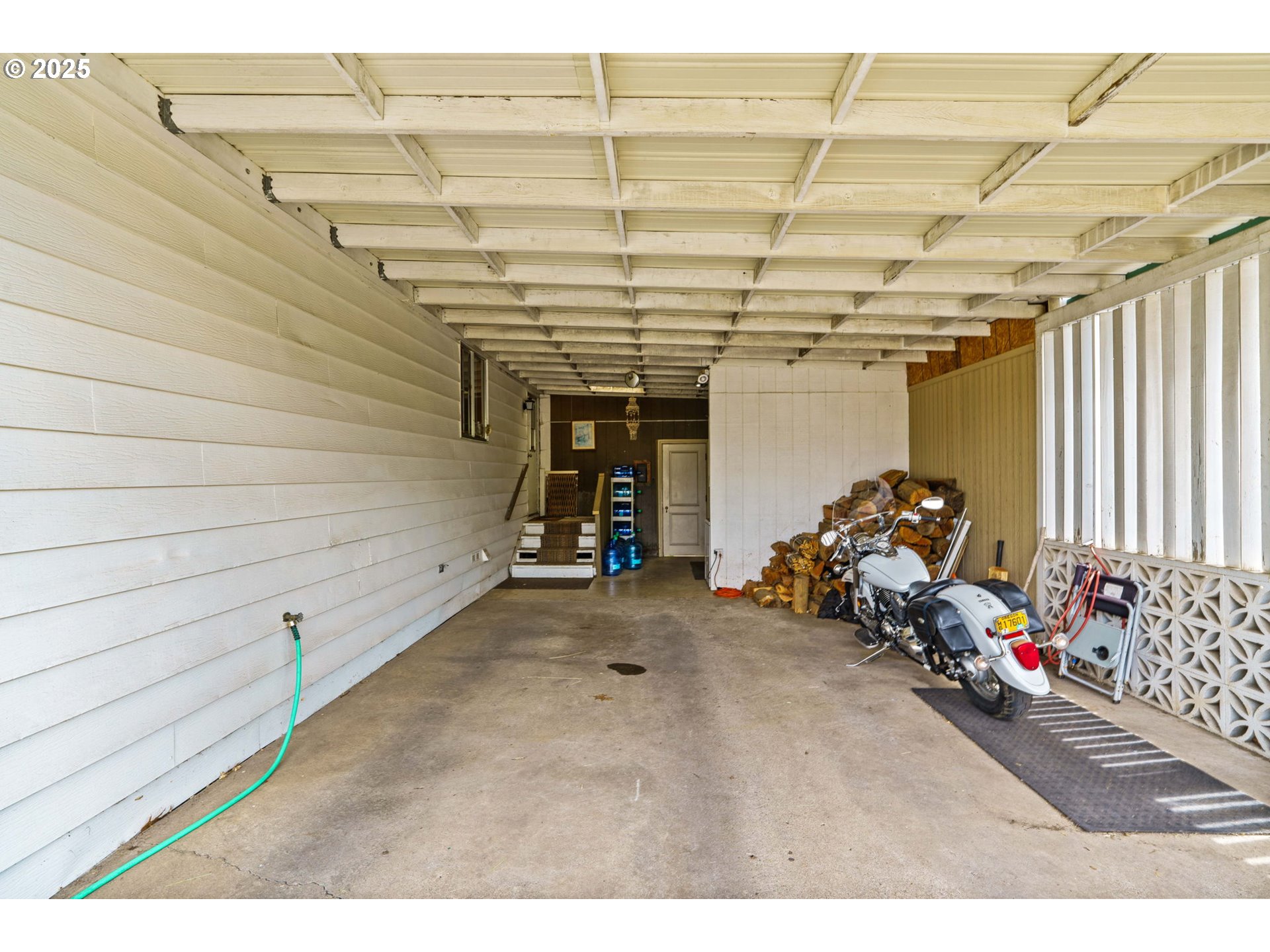 2484 Devon Avenue Eugene, OR 97408 - Photo 21 of 22 a view of a garage