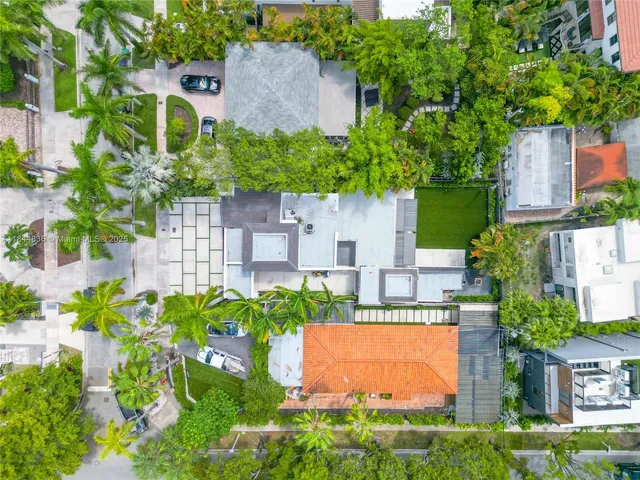 a picture of city view with lake view