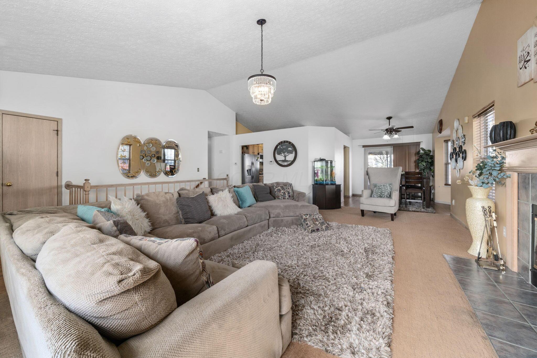 3111 Briar Ridge Road Columbus, OH 43232 - Photo 4 of 38 6-web-or-mls-DSC04228