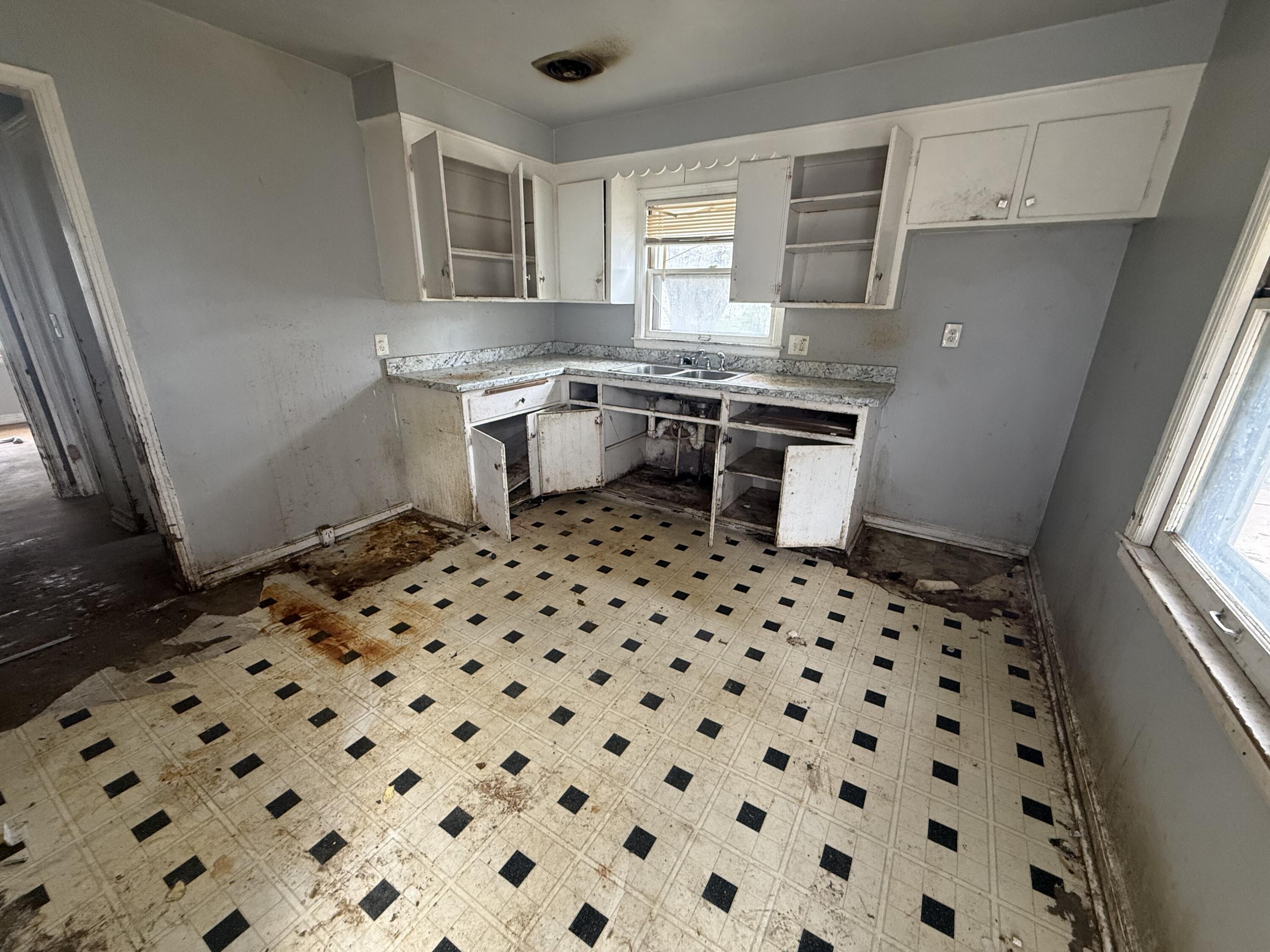 5466 North 57th Street Milwaukee, WI 53218 - Photo 6 of 28 IMG_2387