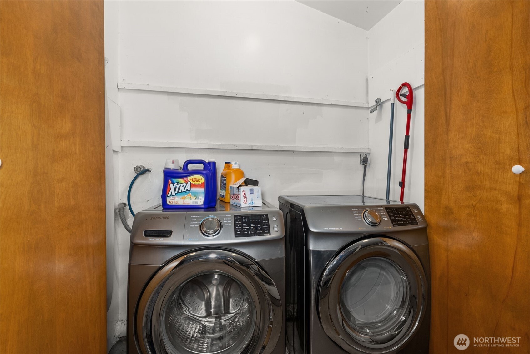 535 Southwest 19th Street Chehalis, WA 98532 - Photo 18 of 35 a utility room with dryer and washer