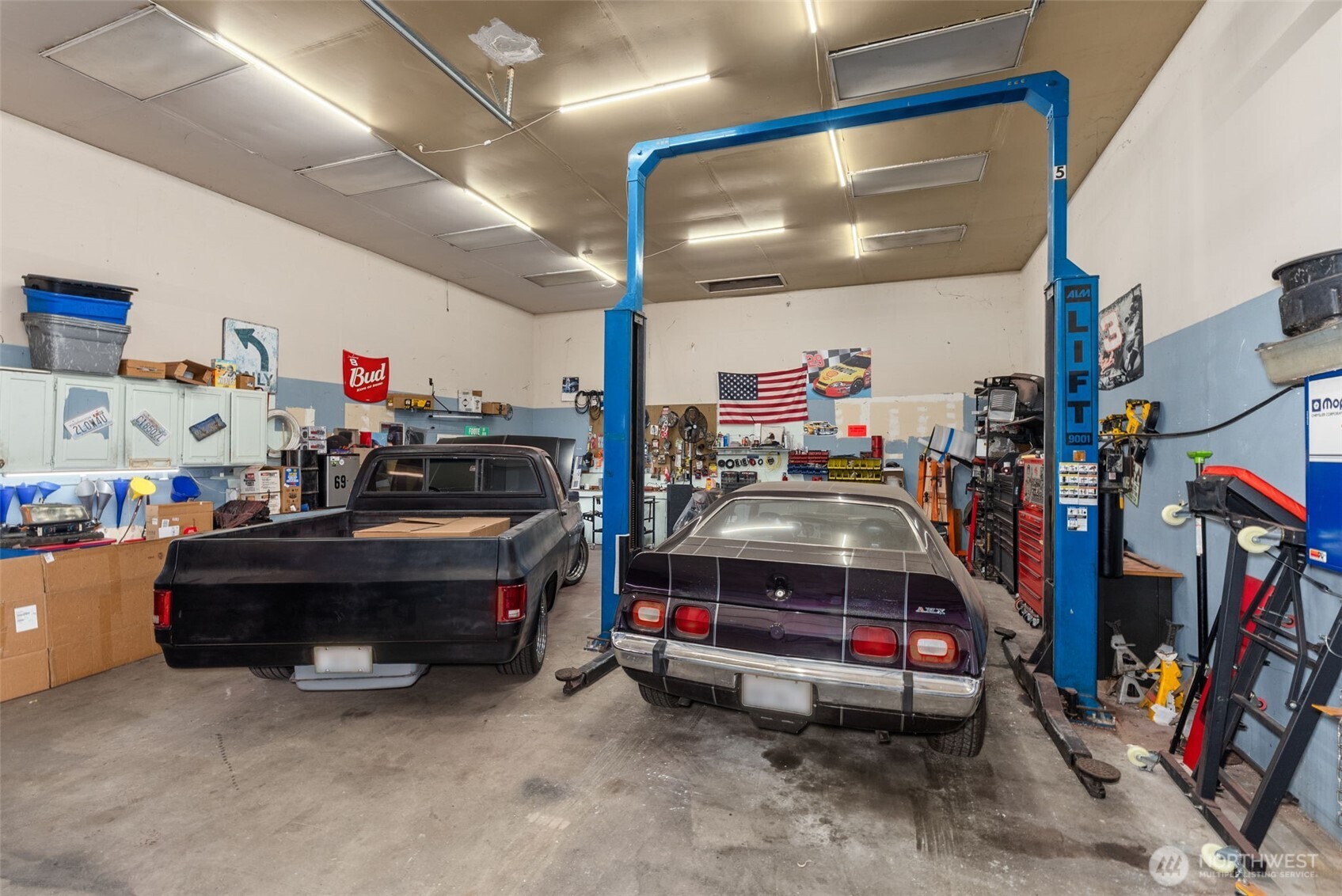 535 Southwest 19th Street Chehalis, WA 98532 - Photo 34 of 35 a car is parked in a garage