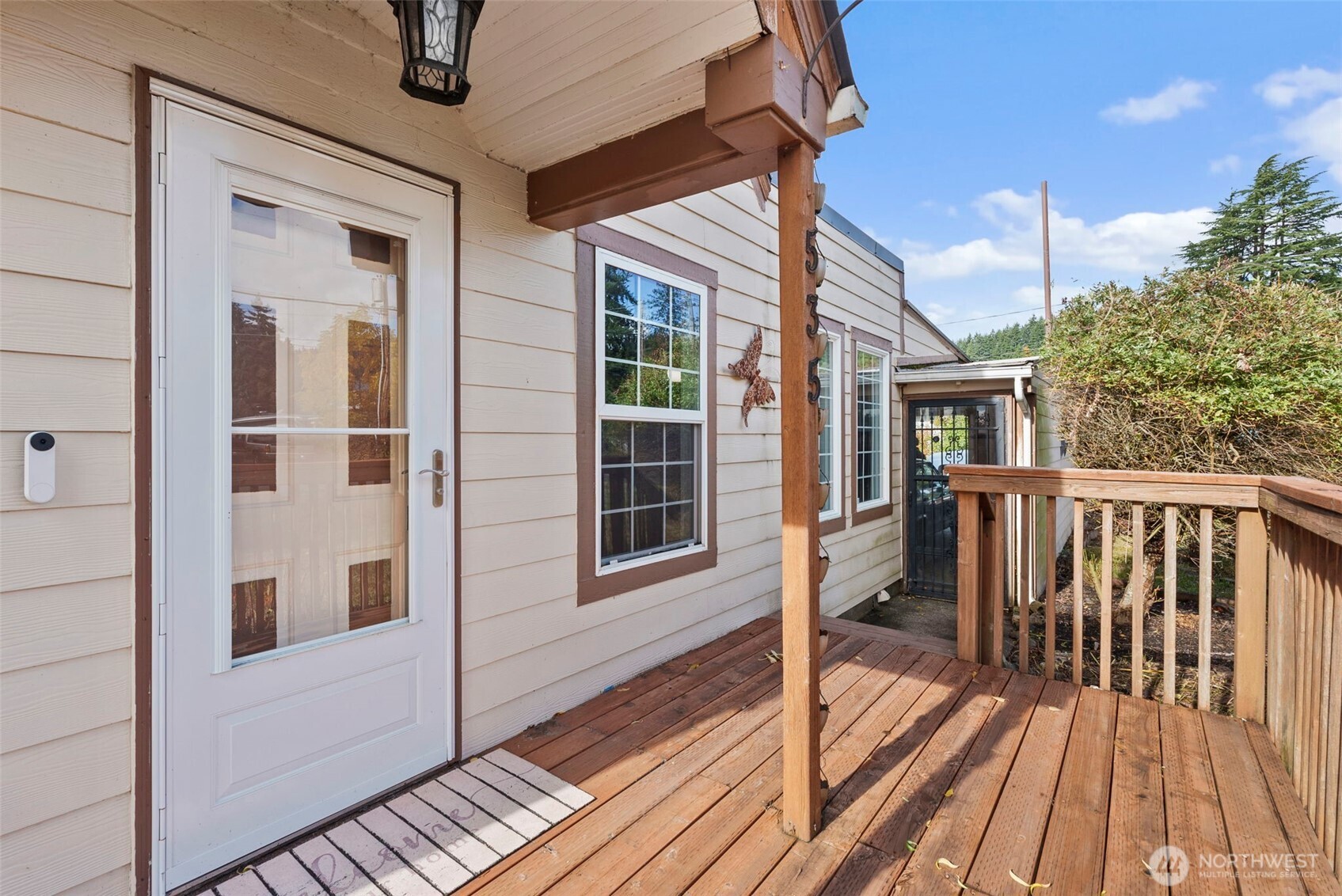 535 Southwest 19th Street Chehalis, WA 98532 - Photo 8 of 35 a view of a balcony with wooden floor