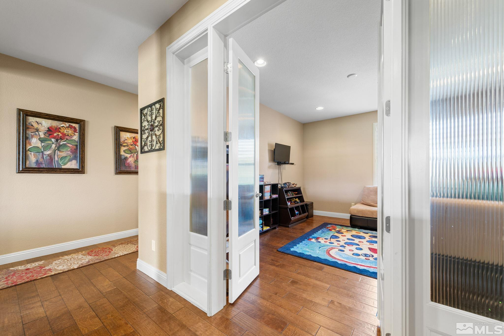 2055 Back Nine Trail Reno, NV 89523 - Photo 16 of 40 a very nice looking room with a couch