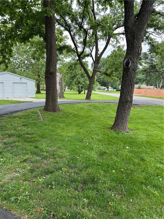 412 Northwest Donovan Road Lee's Summit, MO 64063 - Photo 2 of 12